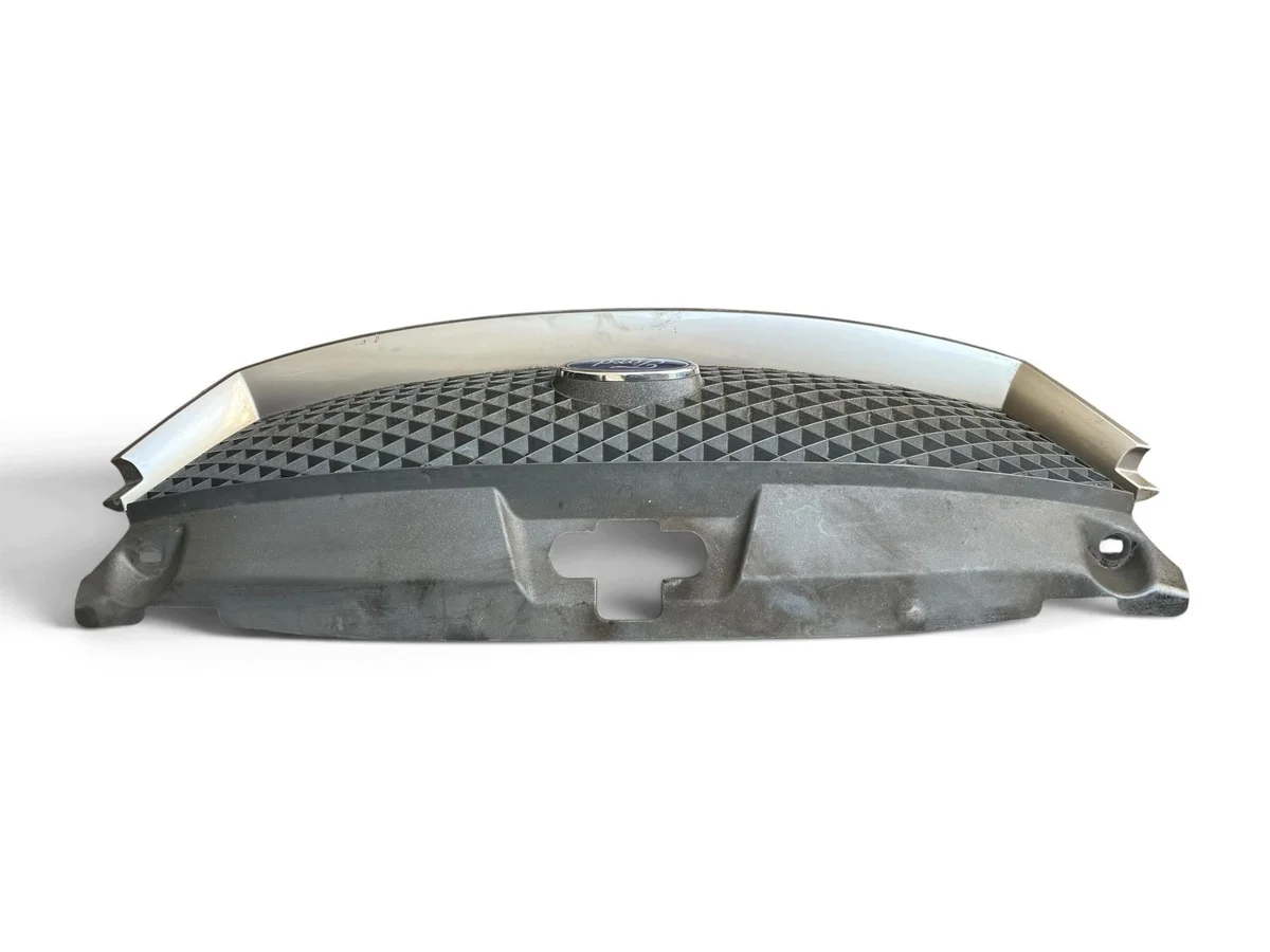 Ford Mondeo 3 Grille 1S7X8A100AJ Used