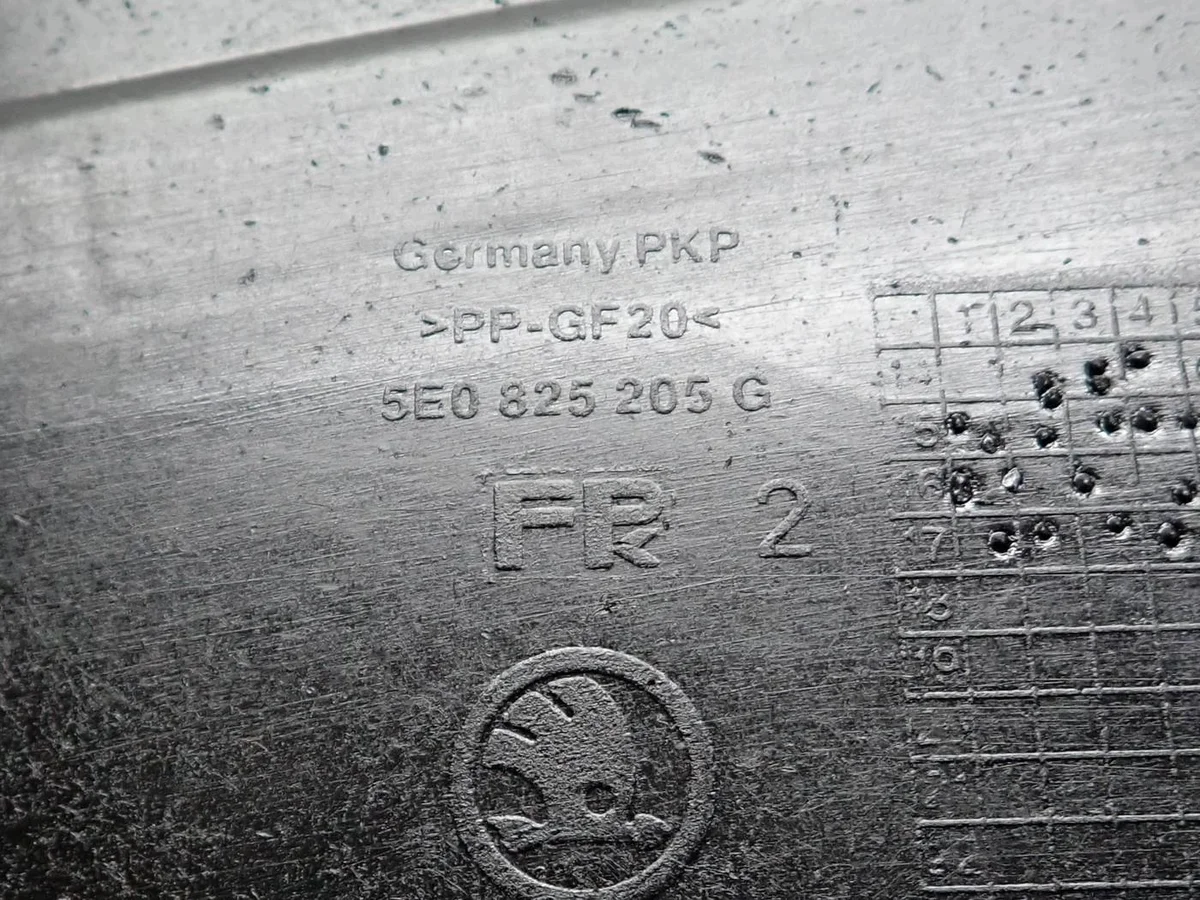 Skoda Octavia III 5E Unterbodenschutz 5E0825205G image 3