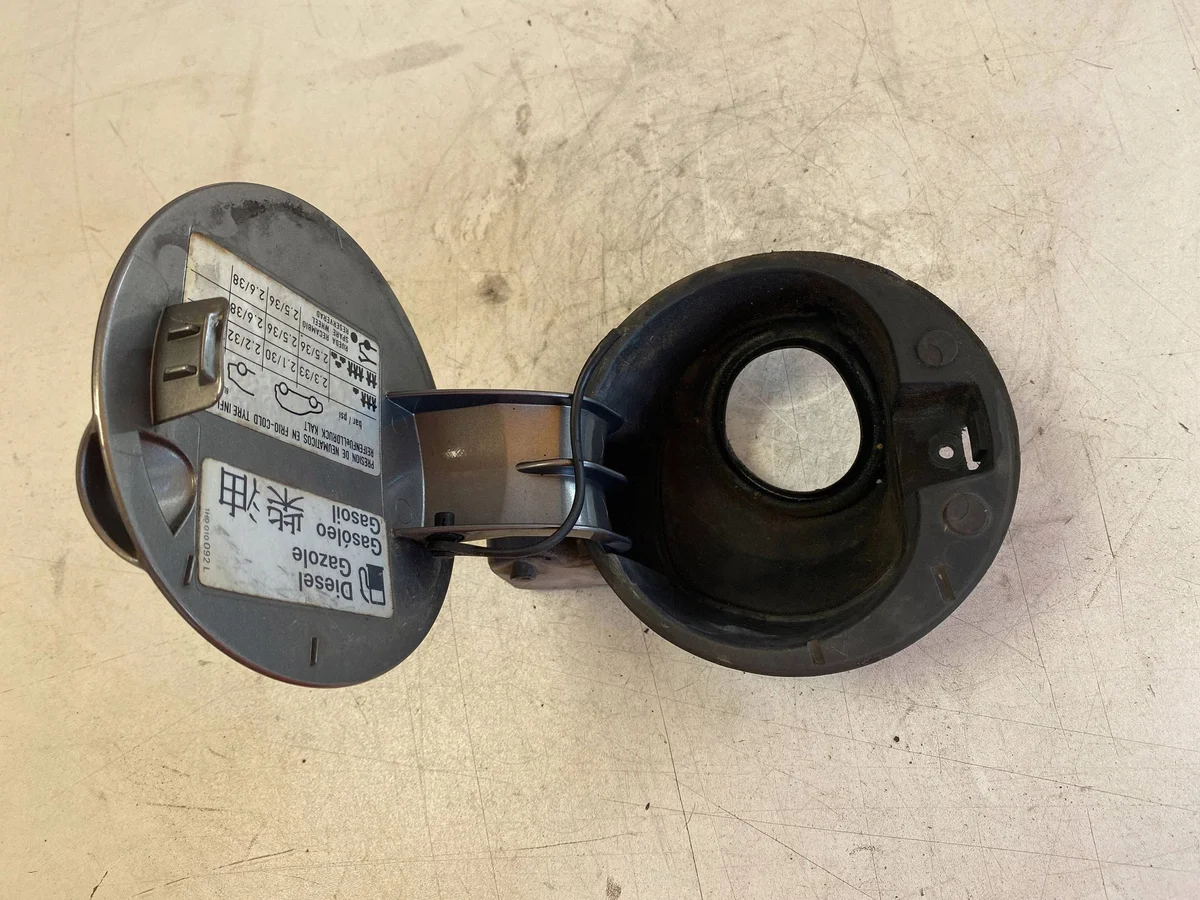Seat Leon tanklock 6L6809905G image 4