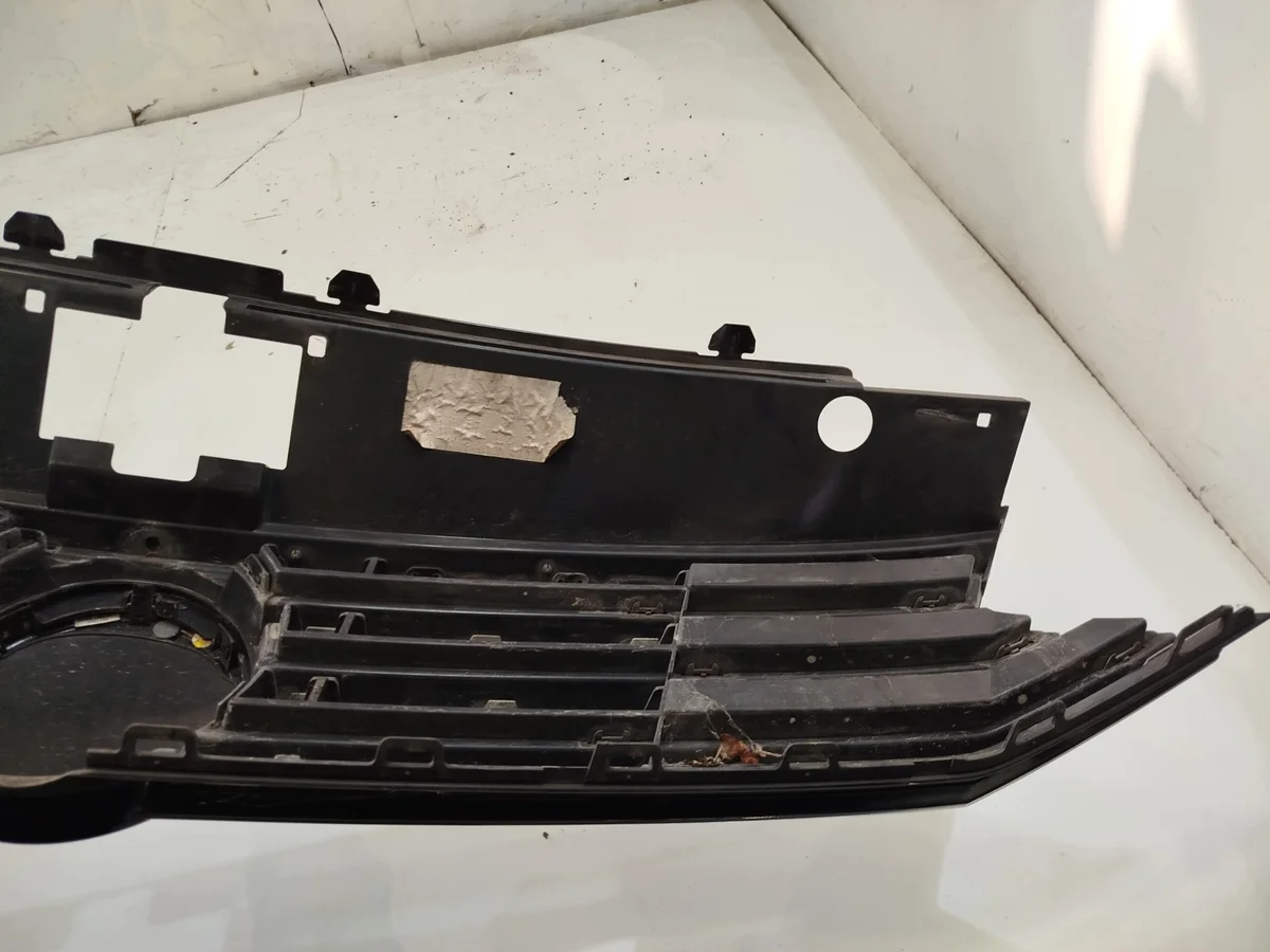 Grille calandre VW Passat B8 + logo image 8