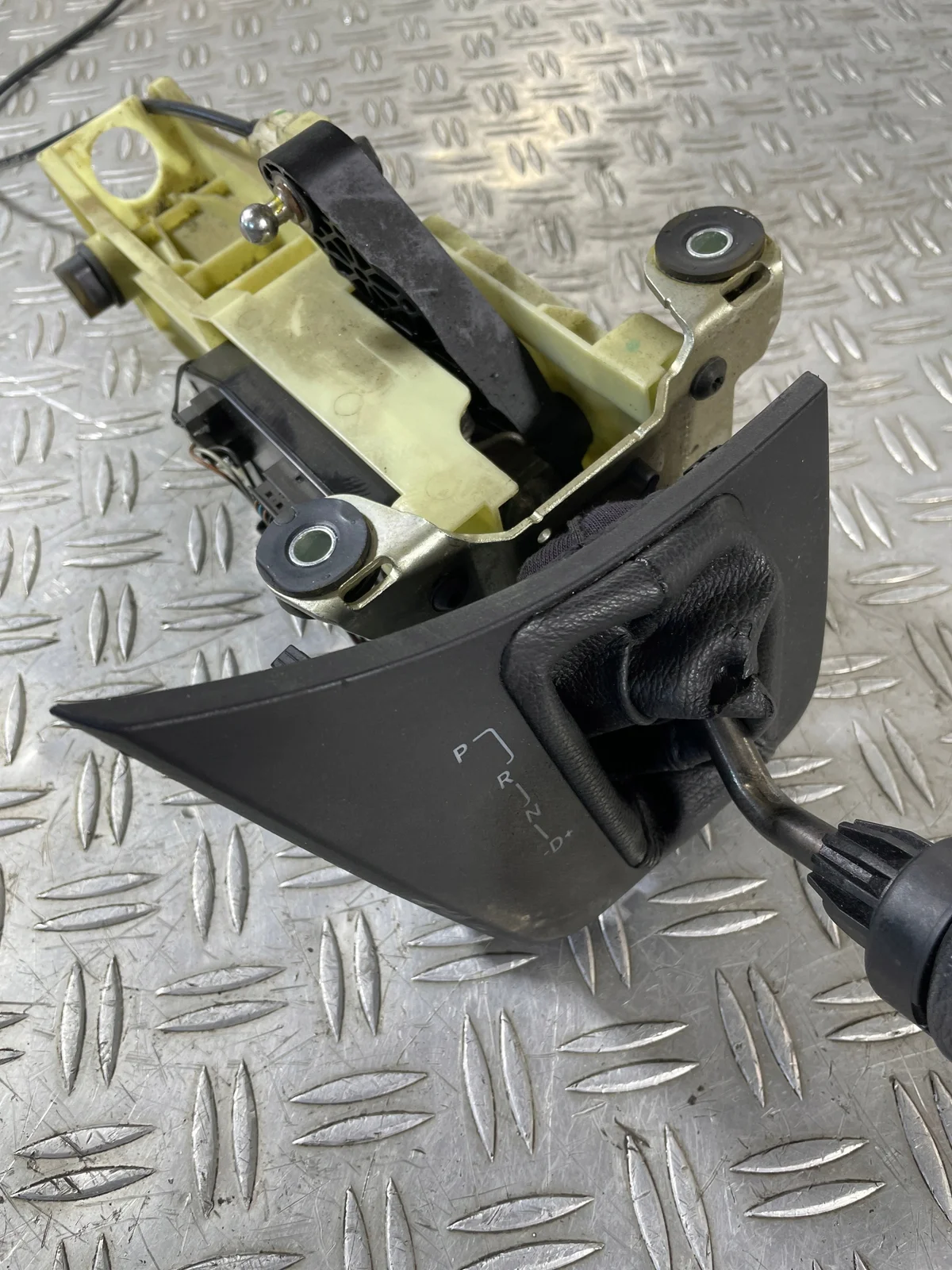 Sprinter 906 Gear Shift Lever 3.0 Used image 3