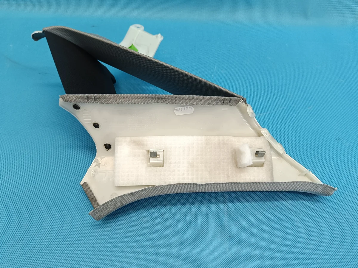 Audi A4 B9 C-stolpe täckpanel höger image 7
