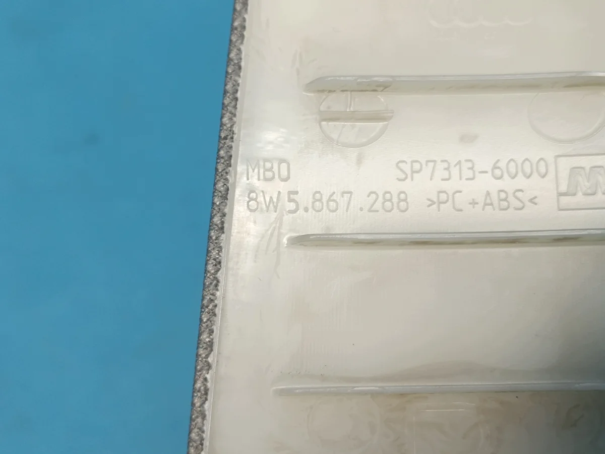 Audi A4 B9 C-stolpe täckpanel höger image 8