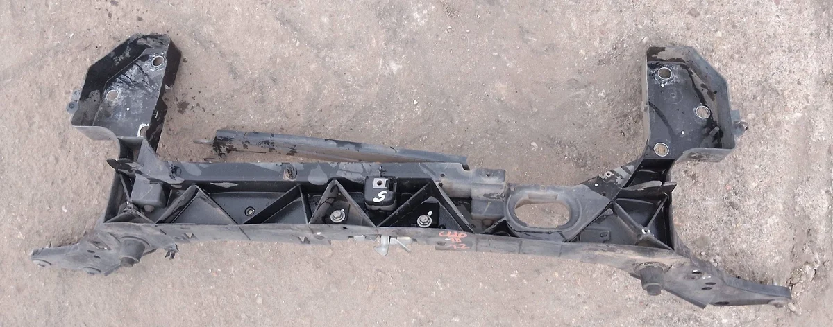 Renault Clio III förstärkningsbalk fram
