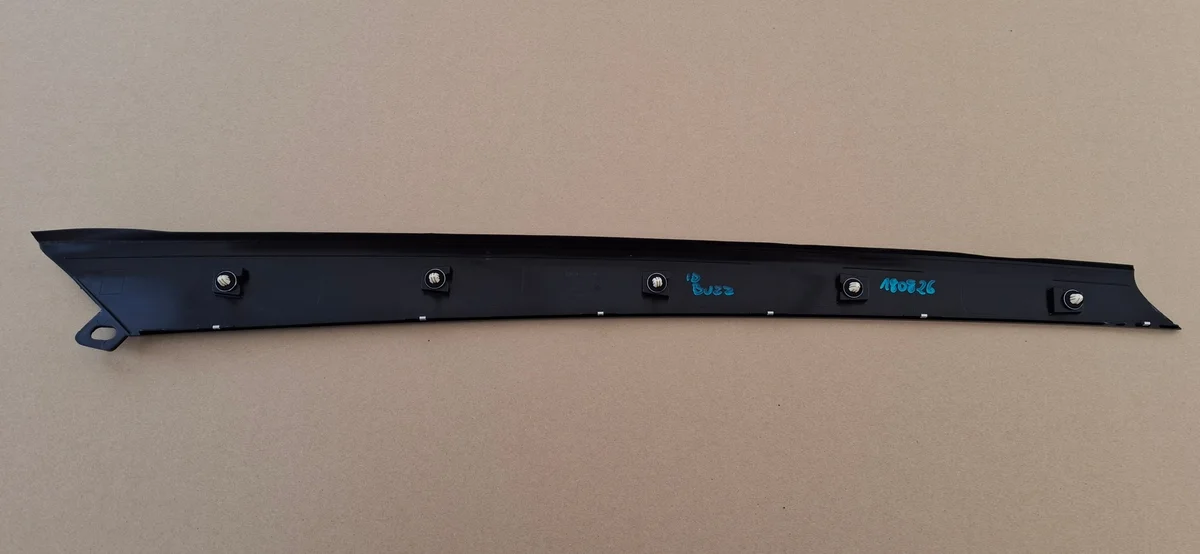 VW ID. BUZZ Cache Pilier Droit Avant 1T3853266B image 5
