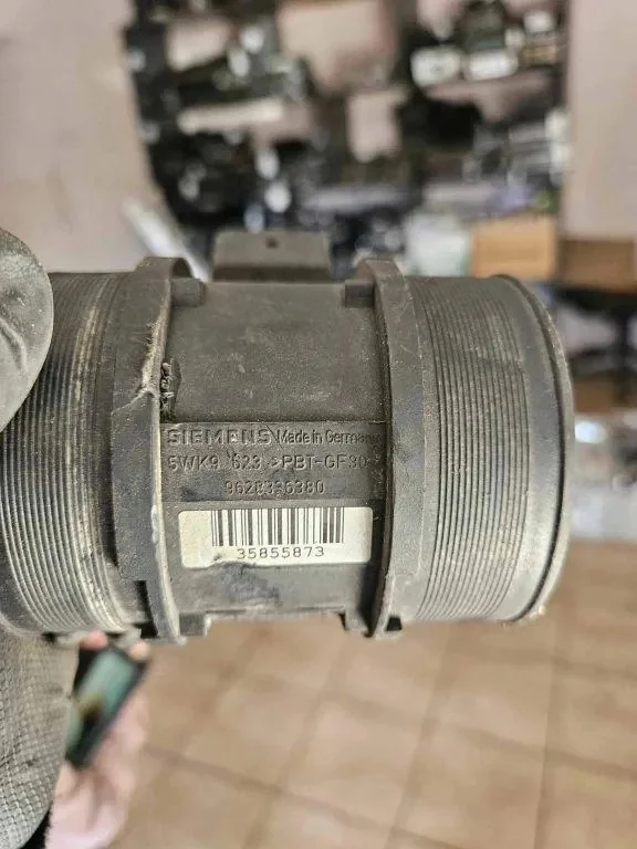 Massaflowmeter Peugeot 206 2.0 HDI image 3
