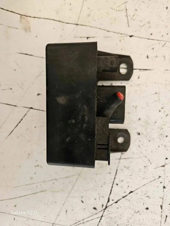 Sytytystulppa Mercedes-Benz C (W203) PA6GF30