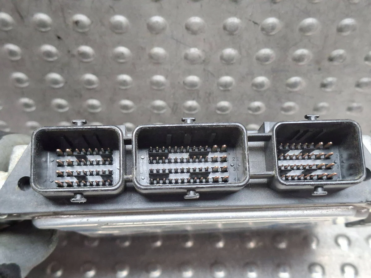 Engine Control Unit 0281013872 9664843780 image 3