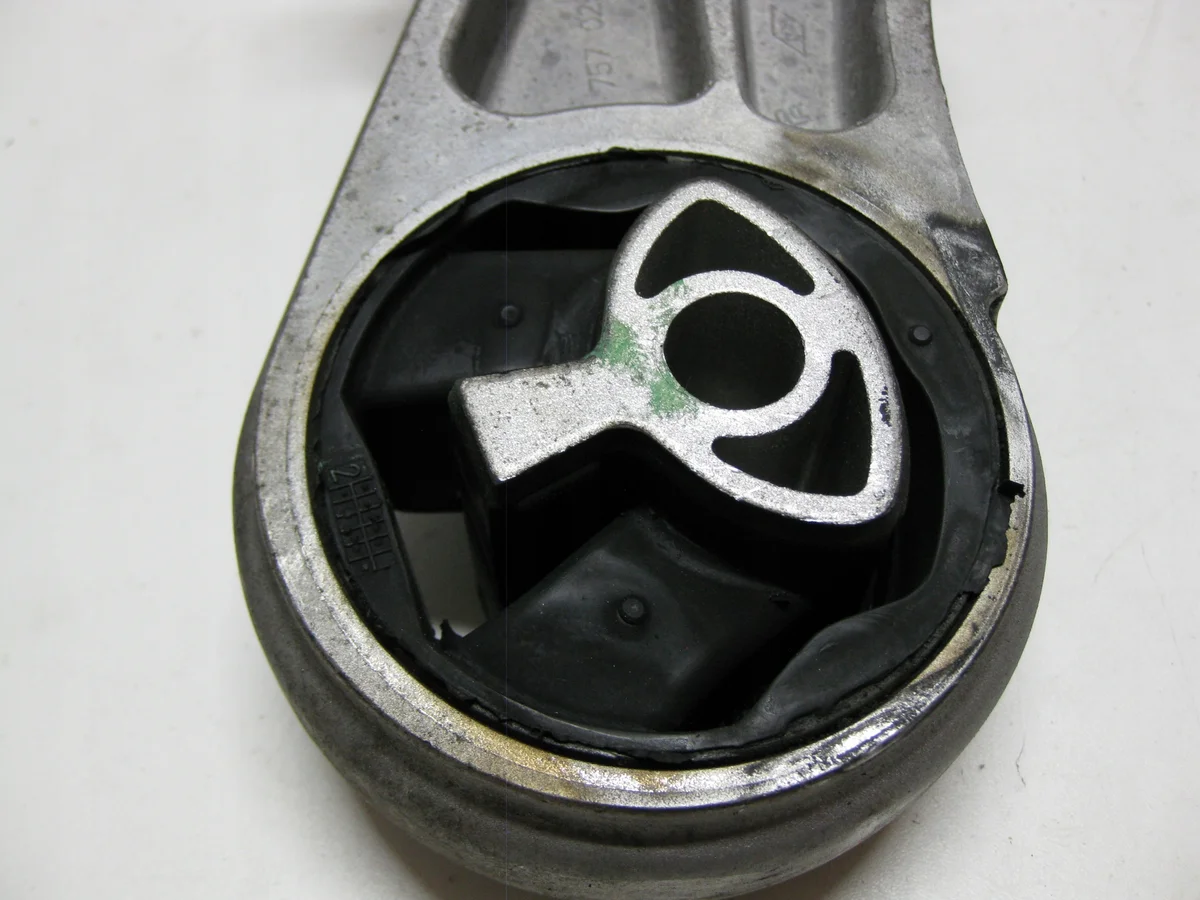 Support moteur RENAULT MASTER III 2.3DCI 113757025R image 3