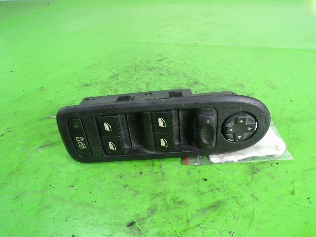 CITROEN C5 X7 Ikkunakytkin F-407288-