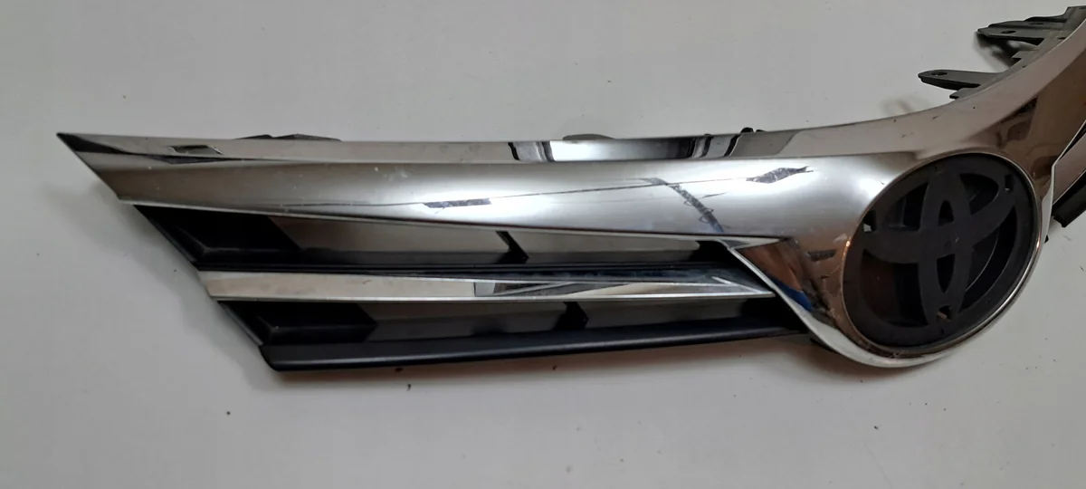 Toyota Corolla E16 Chrome Grille Used image 5