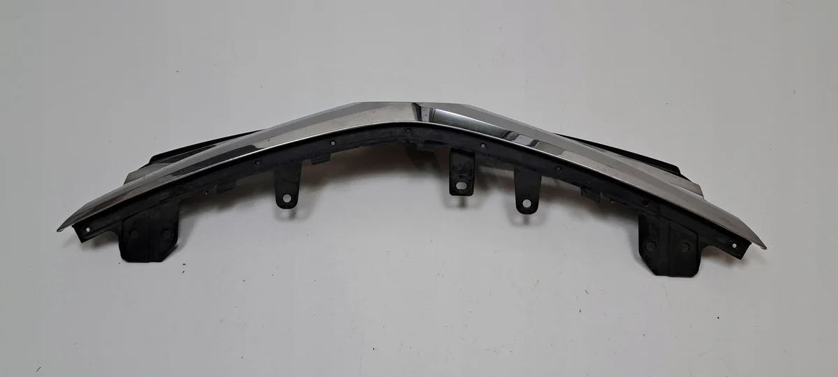 Toyota Corolla E16 Chrome Grille Used image 6