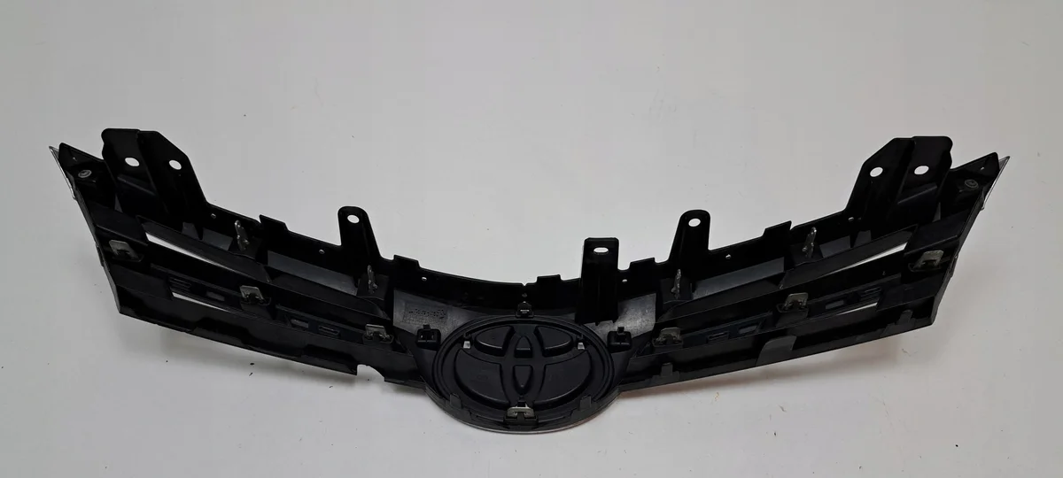 Toyota Corolla E16 Chrome Grille Used image 7