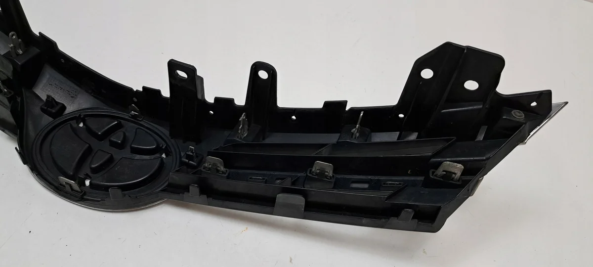 Toyota Corolla E16 Chrome Grille Used image 8