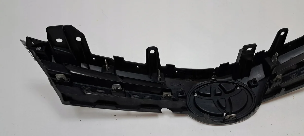 Toyota Corolla E16 Chrome Grille Used image 9
