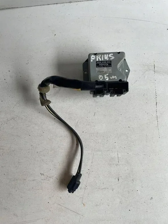 Relais ventilateur chauffage Toyota Prius 8716547020