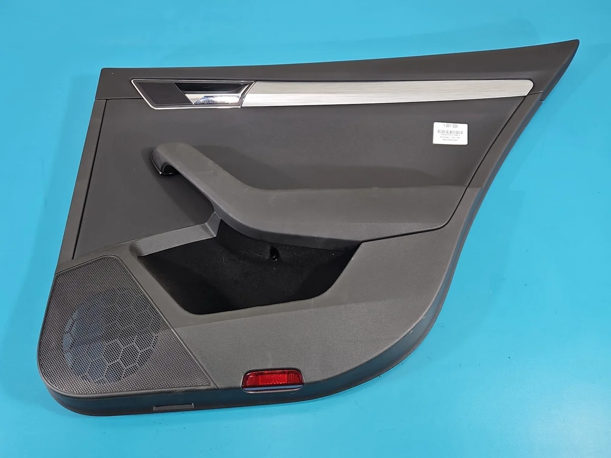 Tapicería Puerta Trasera Derecha Skoda Superb III