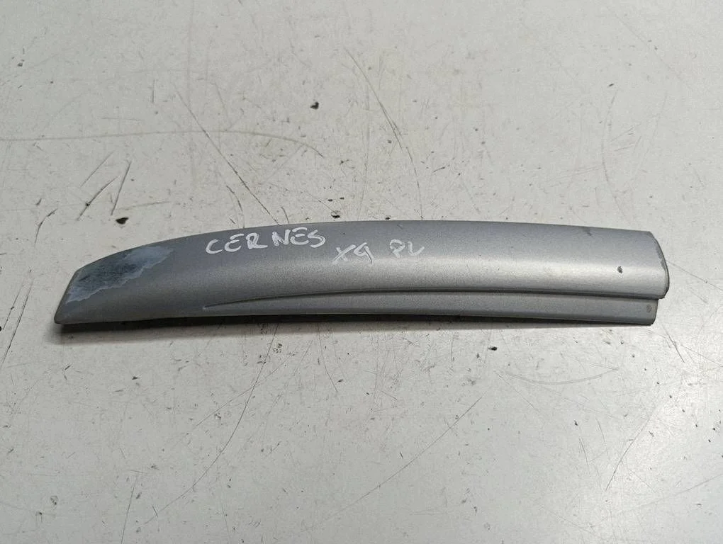 KIA Carens IV kattokaiteen etuosa vasen