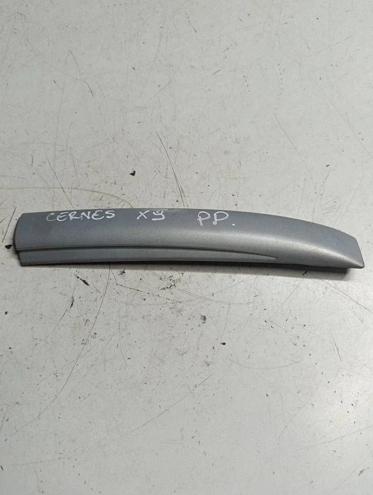 KIA Carens IV kattokaiteen etuosa oikea