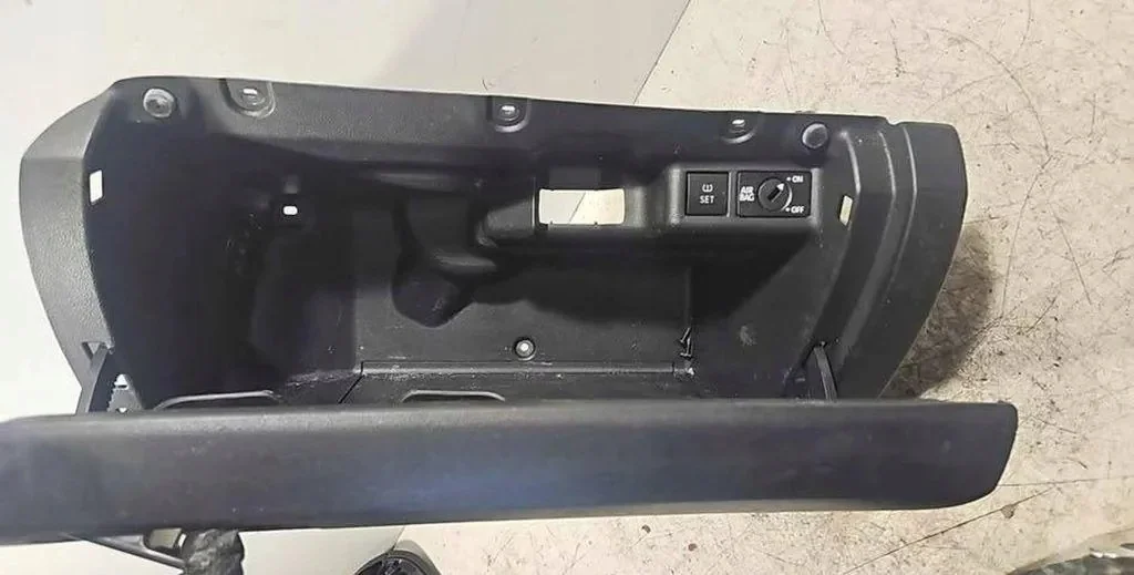 Guantera VW Polo V 6R0 2009-2013 Derecha Usada