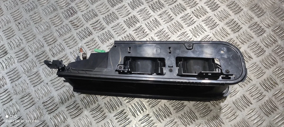 Bekerhouder Volvo S90 V90 31497223
