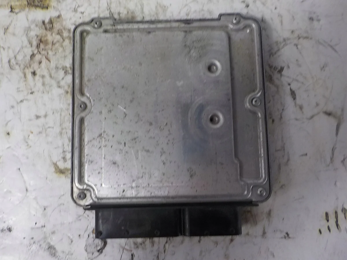 VW GOLF V CALCULATEUR 03G906016FF image 3