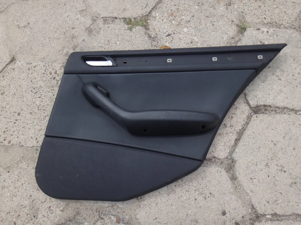 BMW E46 Sedan Bakdörrspanel Höger Svart Skinn