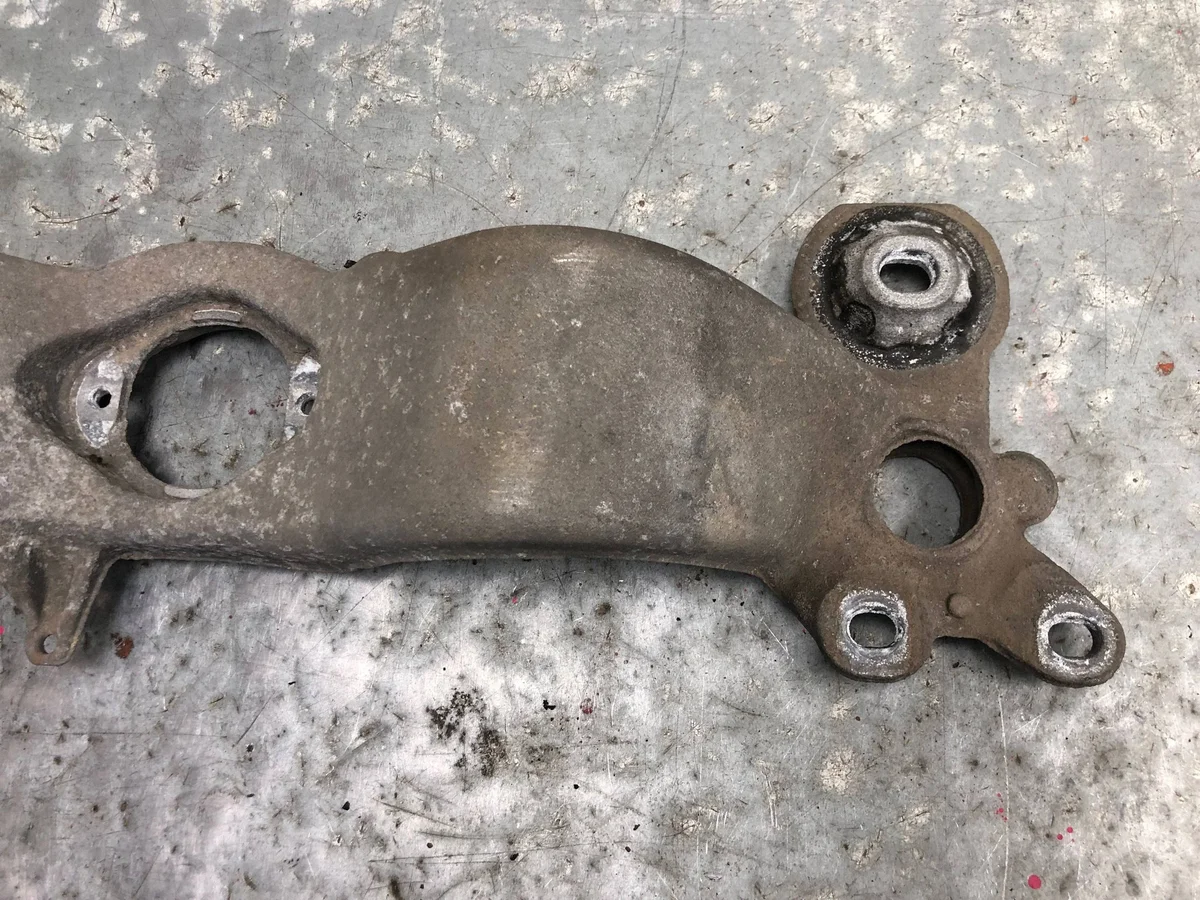 Support boîte Audi A4 B6 8E0399263AL image 3