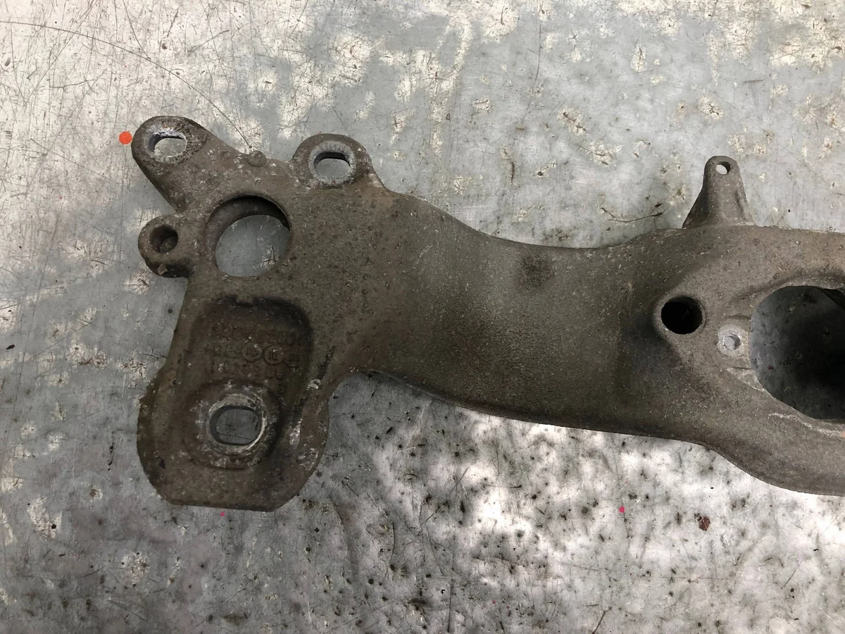 Support boîte Audi A4 B6 8E0399263AL image 5