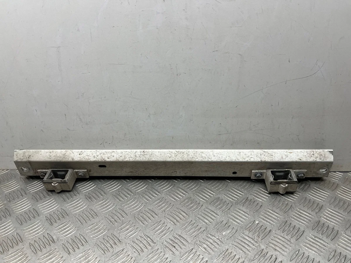 Tesla Model Y 2023 Traverse de radiateur image 3
