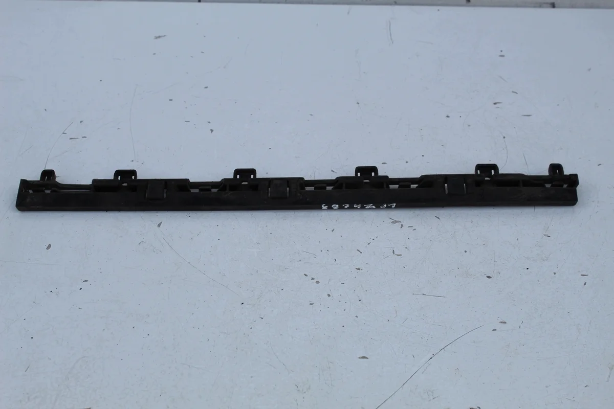 BMW Z4 E89 Linker Dorpel Zijrok Clip 7192059