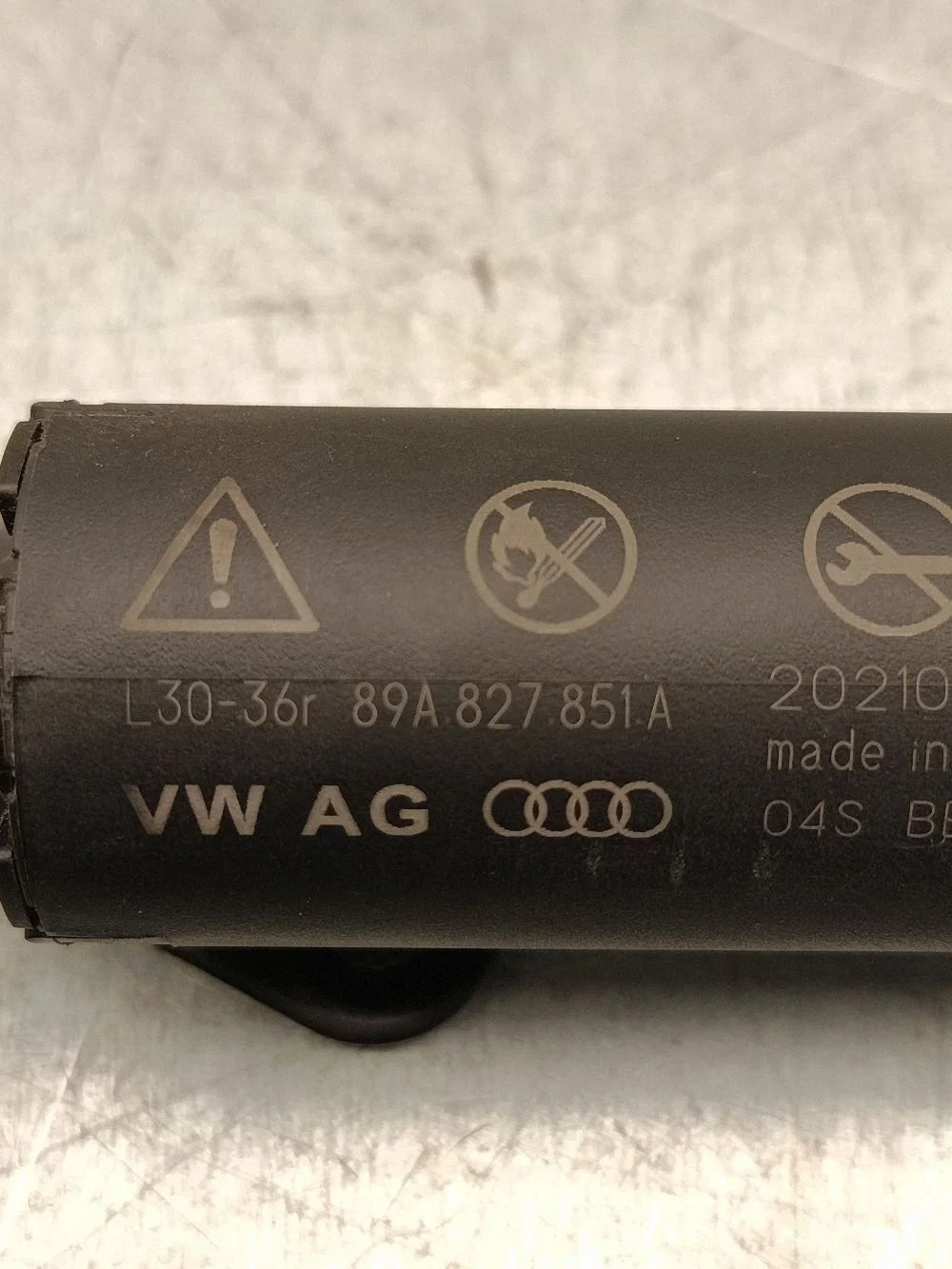 Audi Q4 E-Tron 2022: Cilindro Maletero 89A827851A image 5