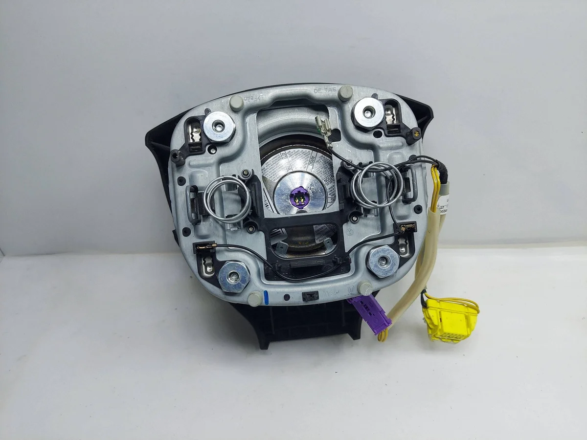 Ohjaajan turvatyyny VW Golf V 1K0880201BS