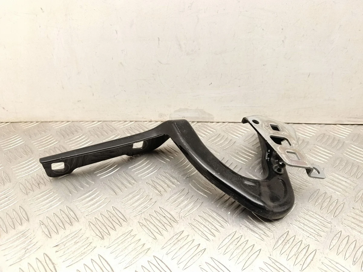 Tesla Model Y 2023 Charnière Capot Gauche image 4