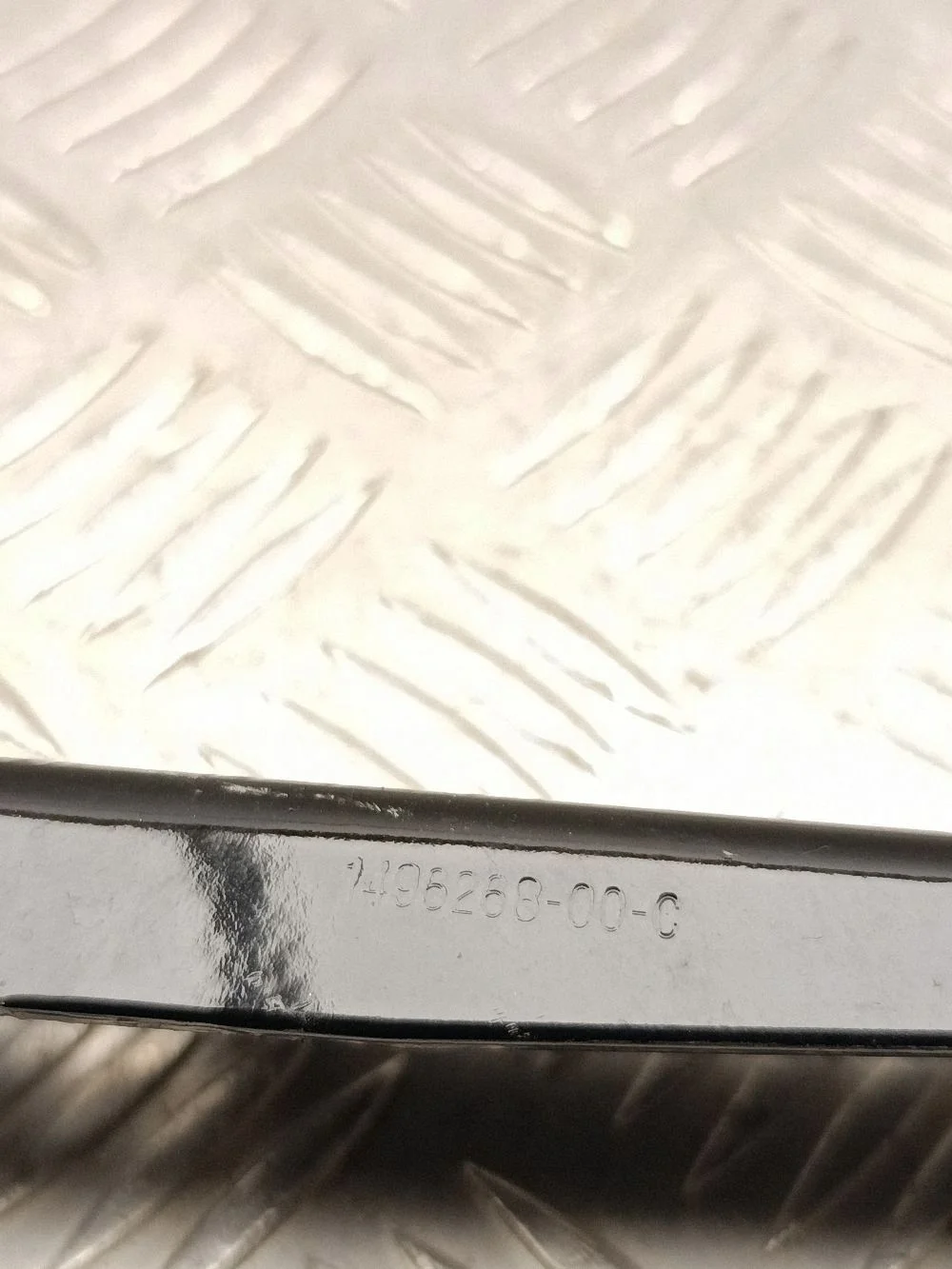 Tesla Model Y saranan oikea etuosa image 5