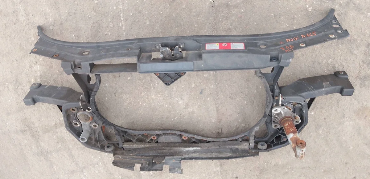 Audi A6 C5 förstärkningsbalk fram