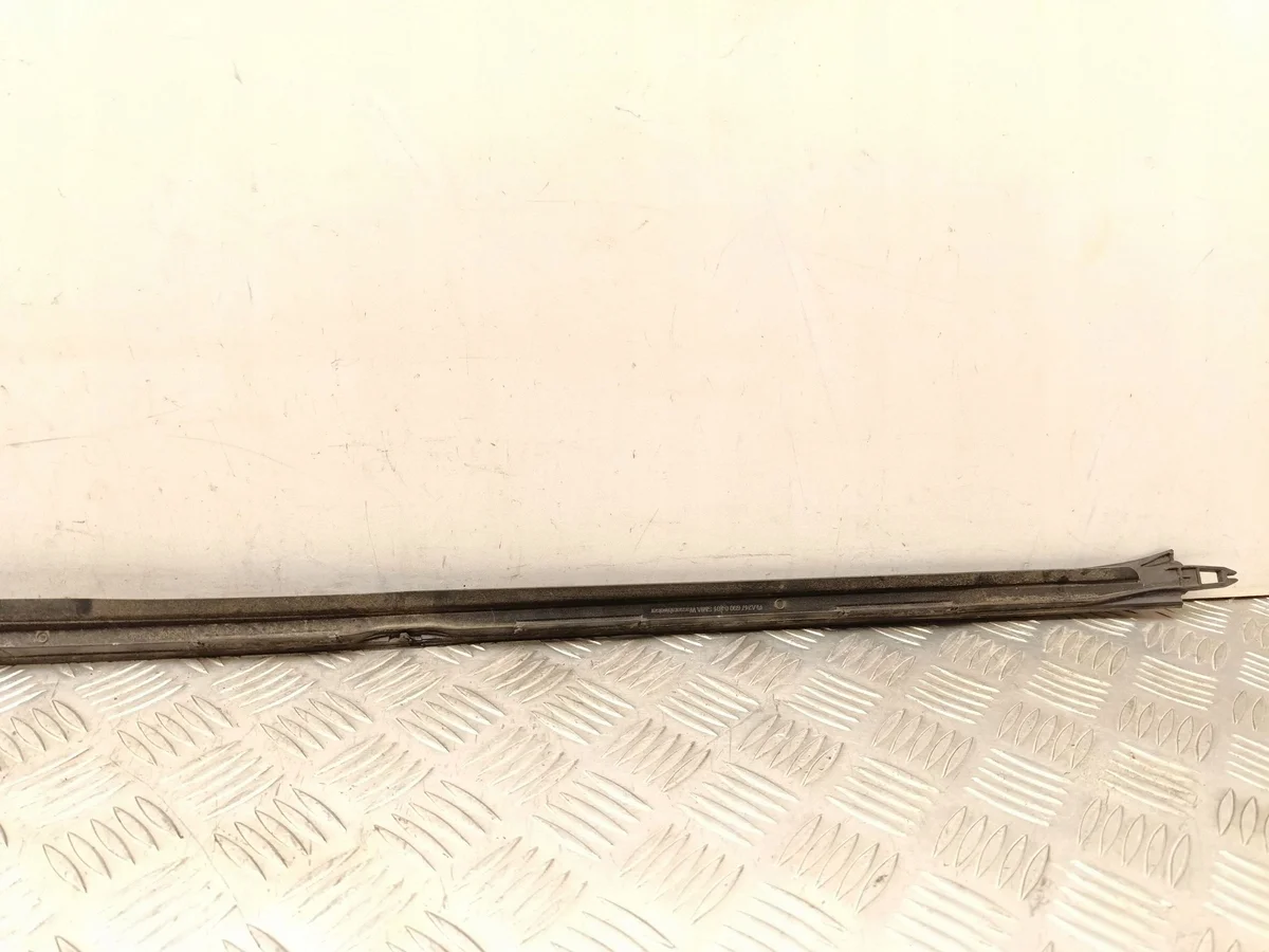 Dichtung Frontscheibe Rechts A2476900401 image 6