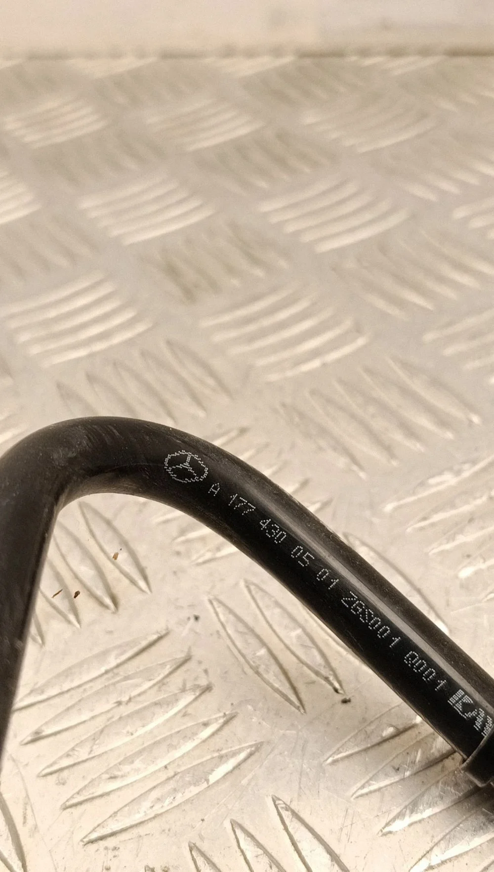 Mercedes EQA A1774300501 Vacuümslang Gebruikt image 5