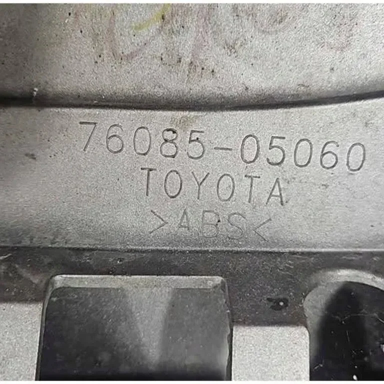Spoiler coffre Toyota Avensis T25 7608505060 image 4