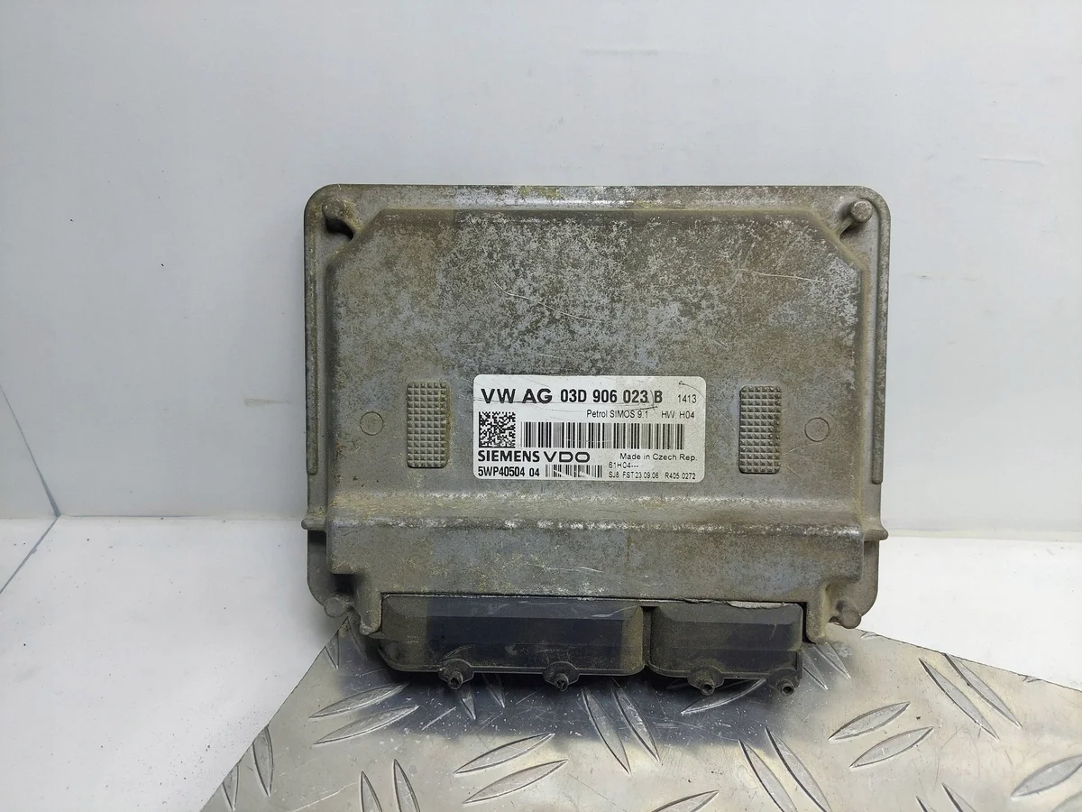 Unidade de Controle Motor VW Fox 1.2B 03D906023B