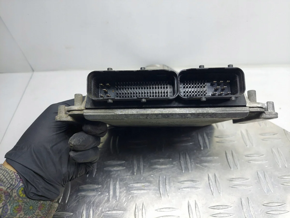 Engine Control Unit Chrysler Voyager 2.5 CRDI image 3