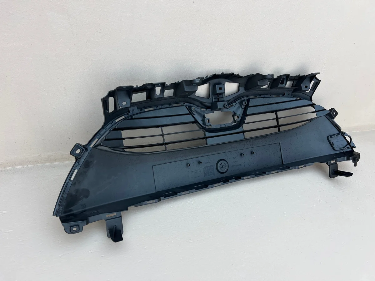 Toyota Yaris IV etusäleikkö 53101-K0010 image 9