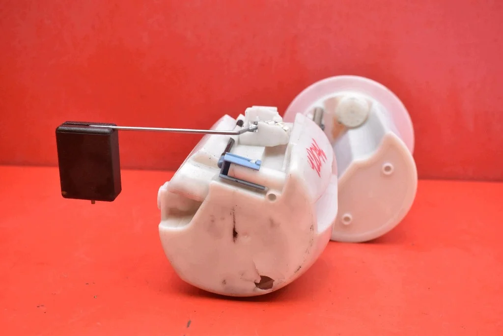 Pompa Carburante Toyota Yaris 1.3 VVTi Usata