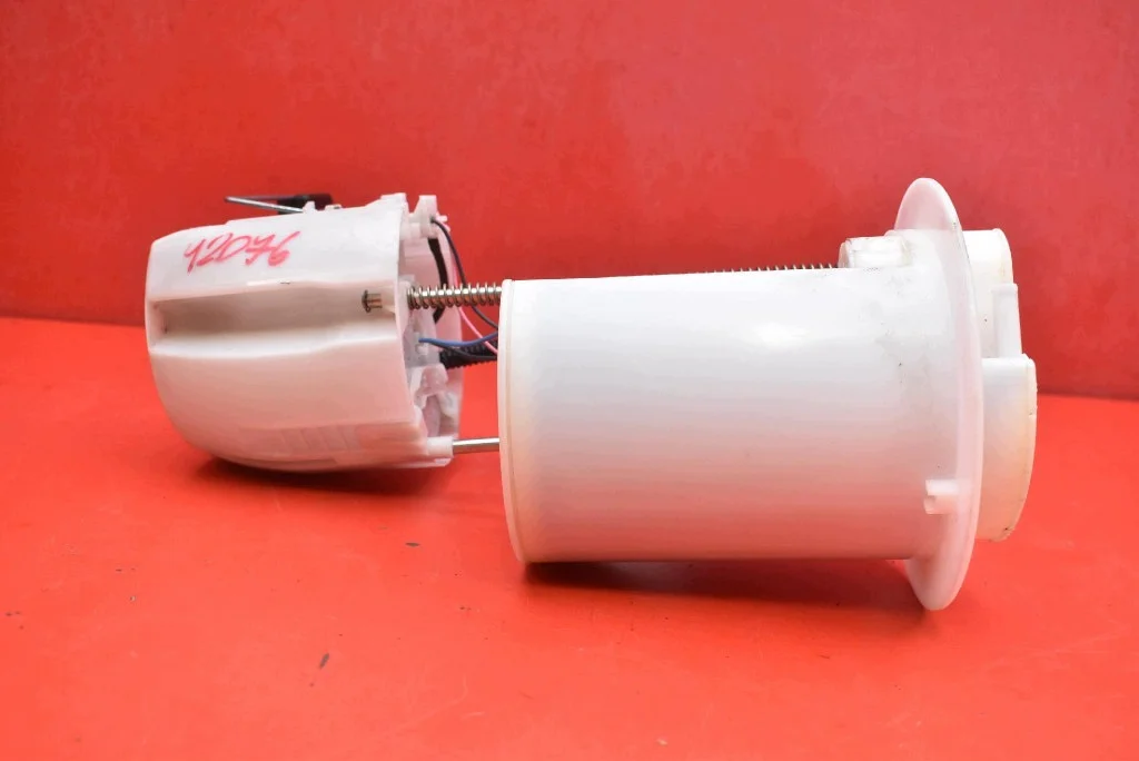Pompe à carburant Toyota Yaris 2 1.3 VVTi image 3