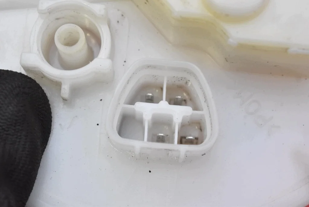 Pompe à carburant Toyota Yaris 2 1.3 VVTi image 8