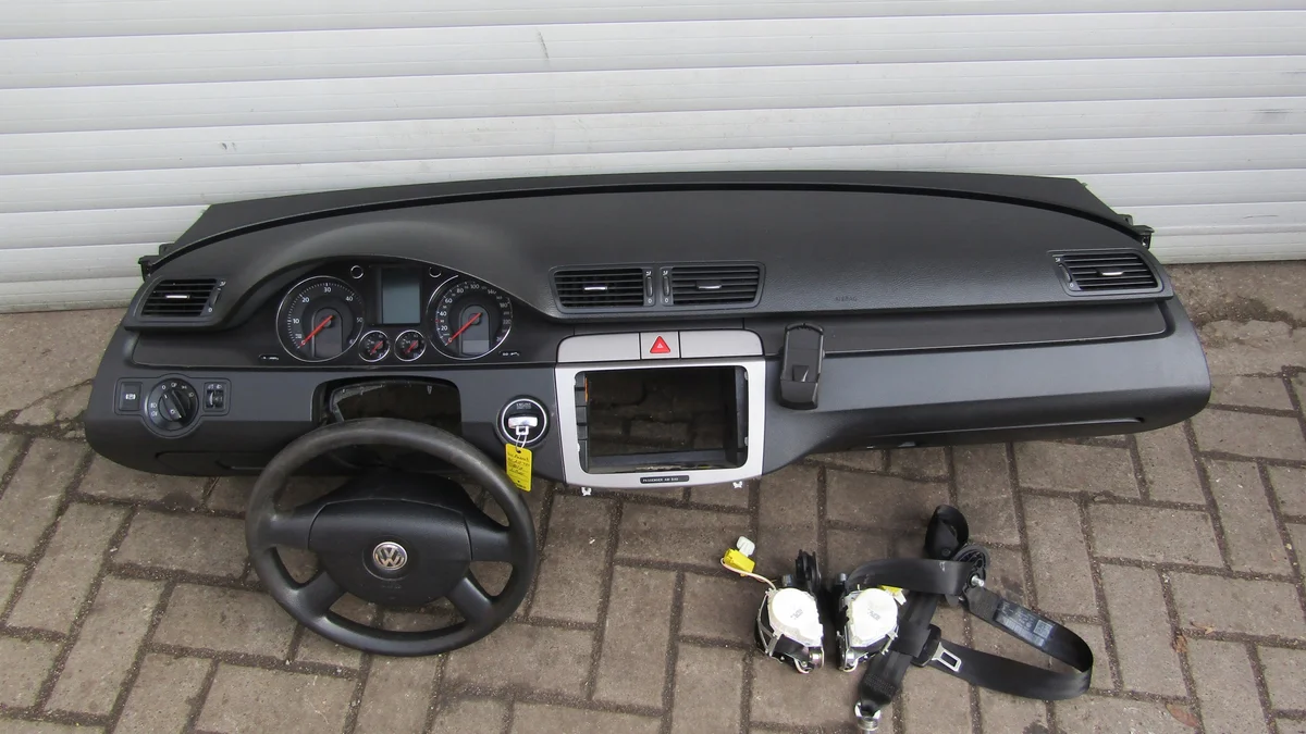 VW Passat B6 Instrumentbräda Komplett Begagnad