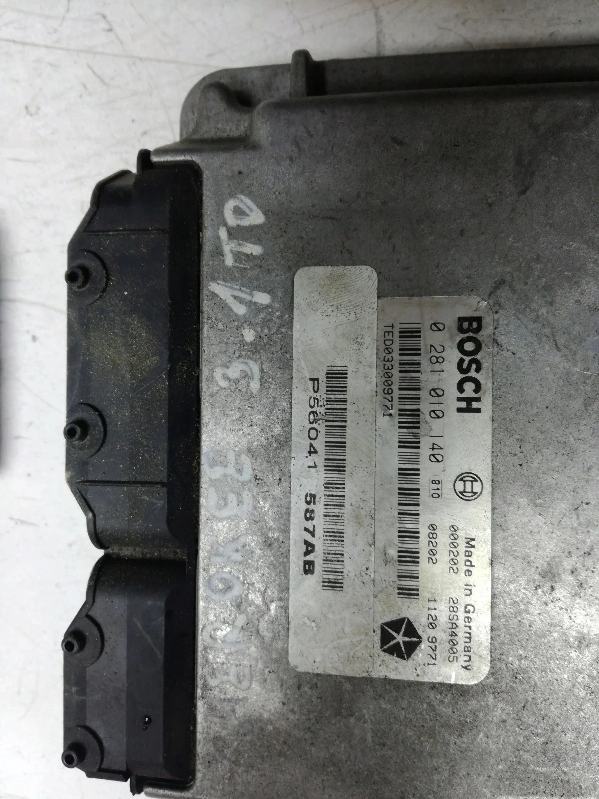 Calculateur moteur Jeep Grand Cherokee WJ 7110335