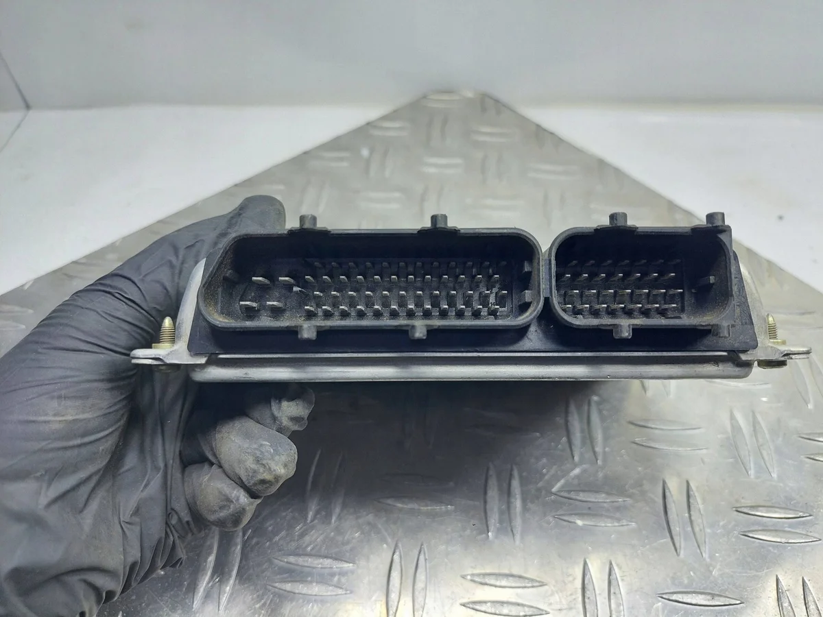 Audi A6 C5 2.8 V6 ECU 0261204335 image 3