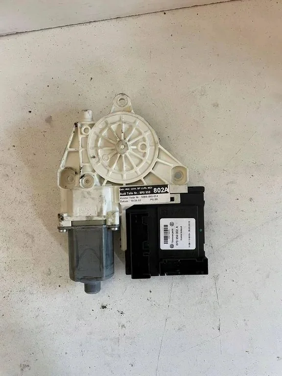Motorruitenwasser Rechts Voor Audi A3