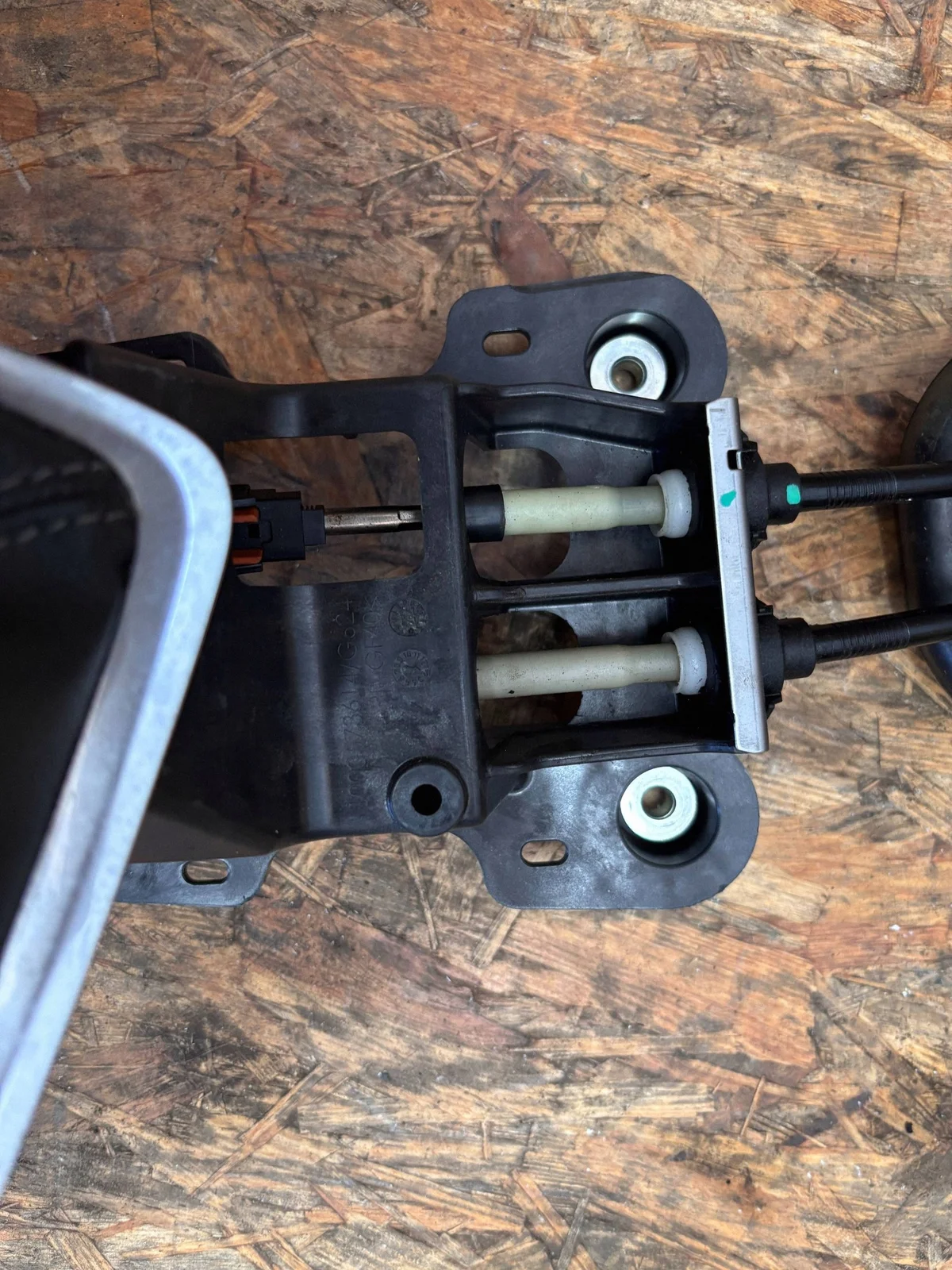 Opel Crossland X Soufflet de levier de vitesse OEM 565537081 image 9